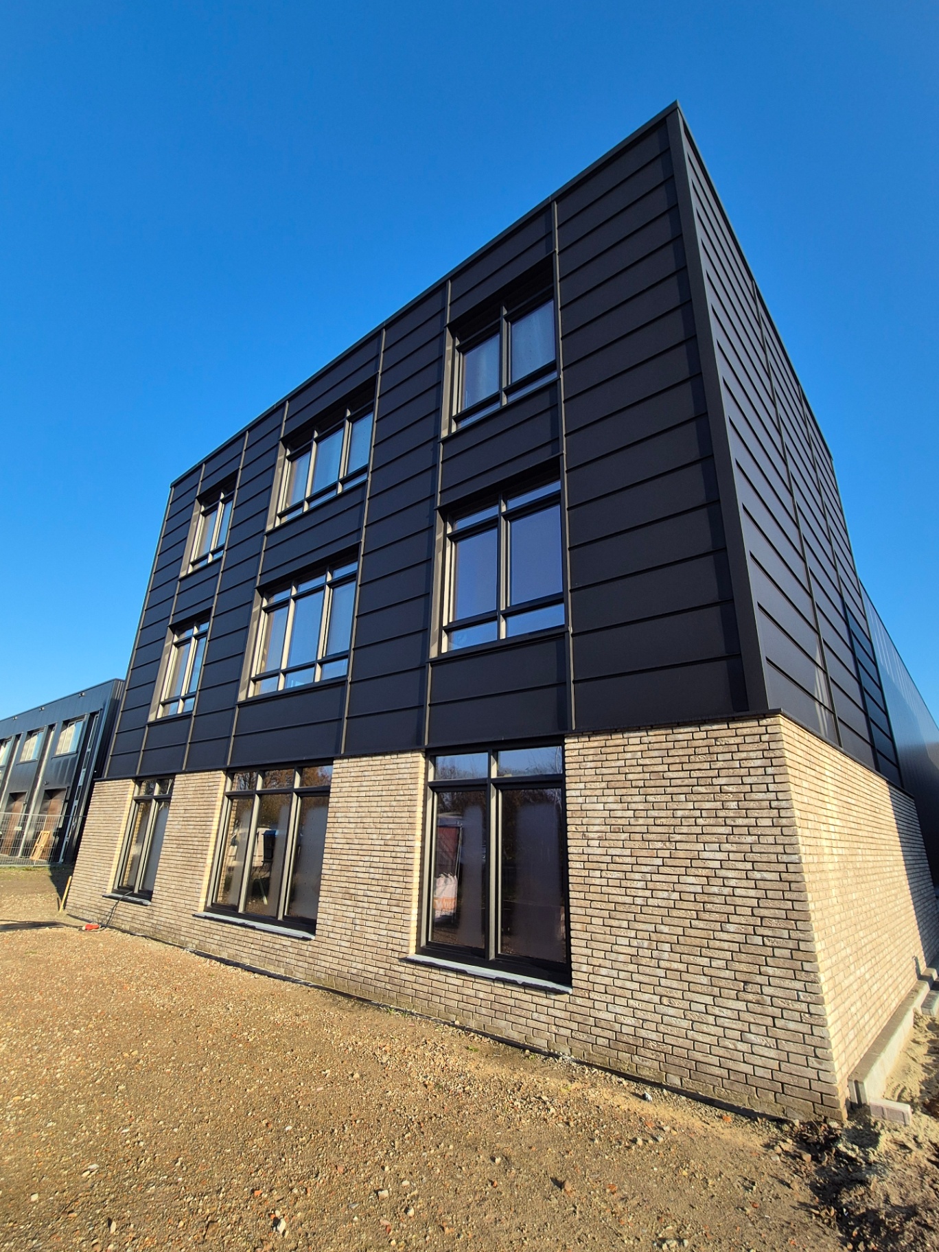 Moderne woning met grote kozijnen